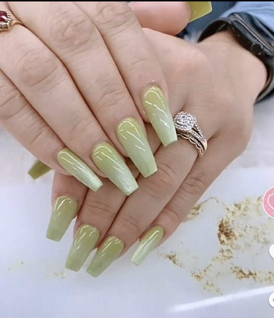 Matcha-green pearl chrome coffin nail set